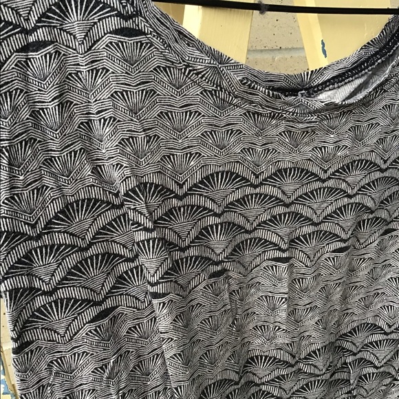 Scallop pattern T-shirt - Picture 2 of 3